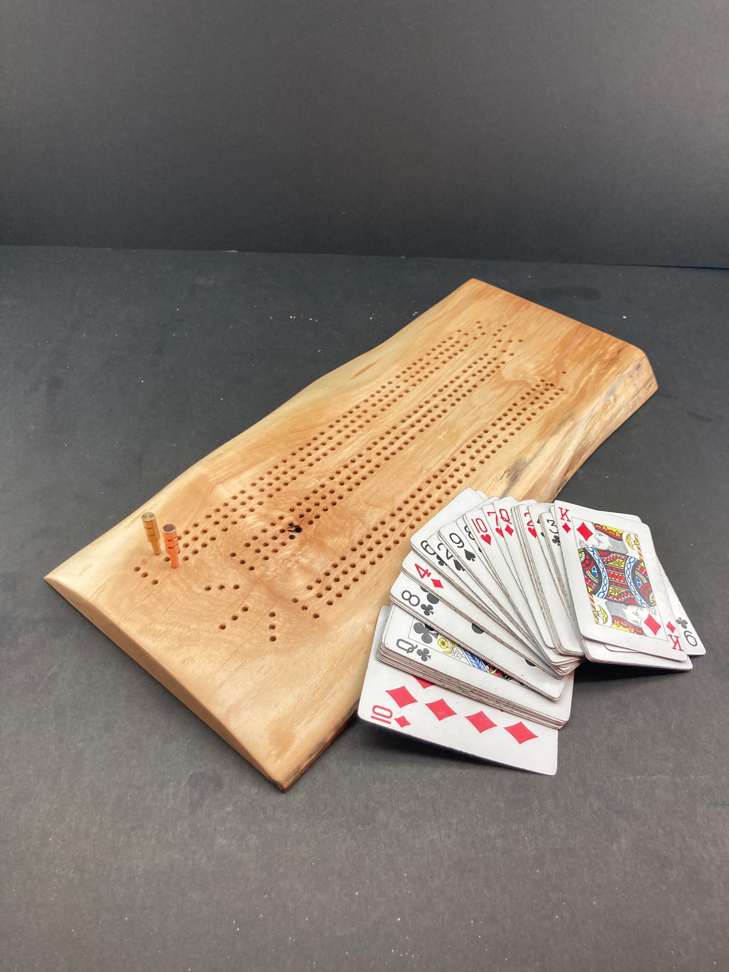 Live-edge Cribbage Board